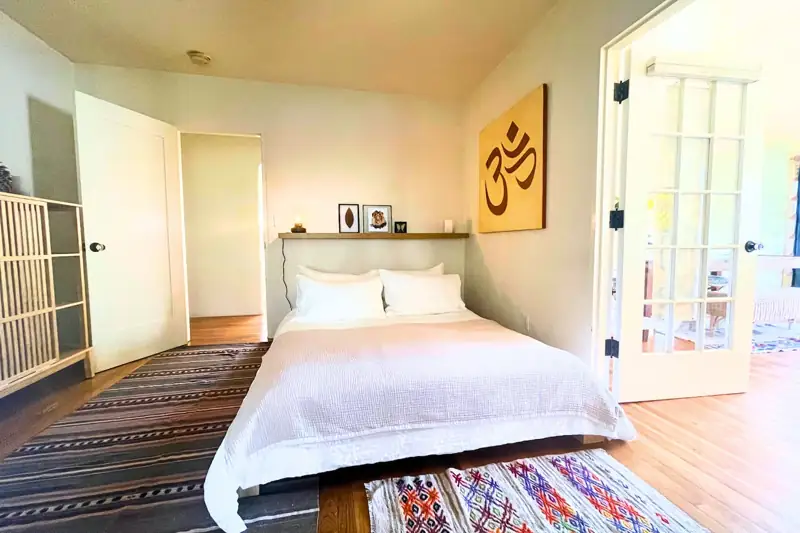 Bedroom #1 / Queen Bed / Organic Wool Japanese Shikibuton & Latex Mattress